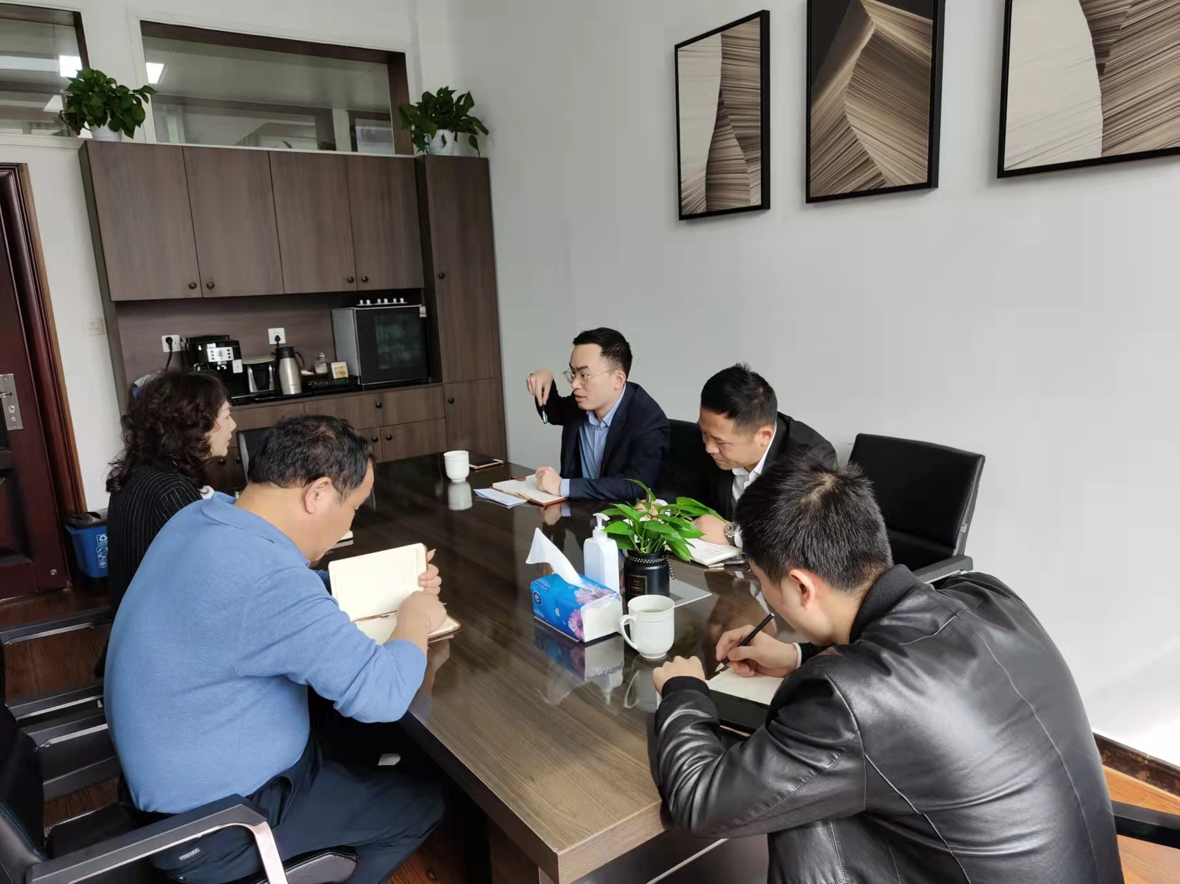 塘棲鎮(zhèn)政府領(lǐng)導蒞臨園區(qū)調(diào)研
