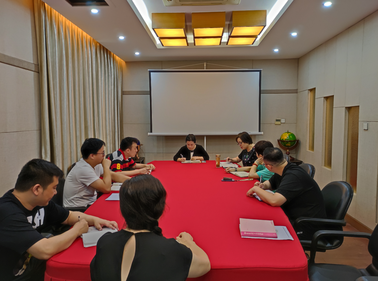   建華小貸公司召開(kāi)風(fēng)險(xiǎn)業(yè)務(wù)分析專(zhuān)題會(huì)議